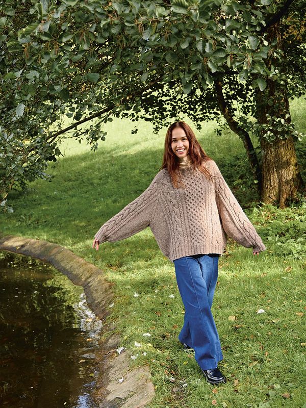 2513 nr. 4 Wilbur Cable Sweater oppskrift