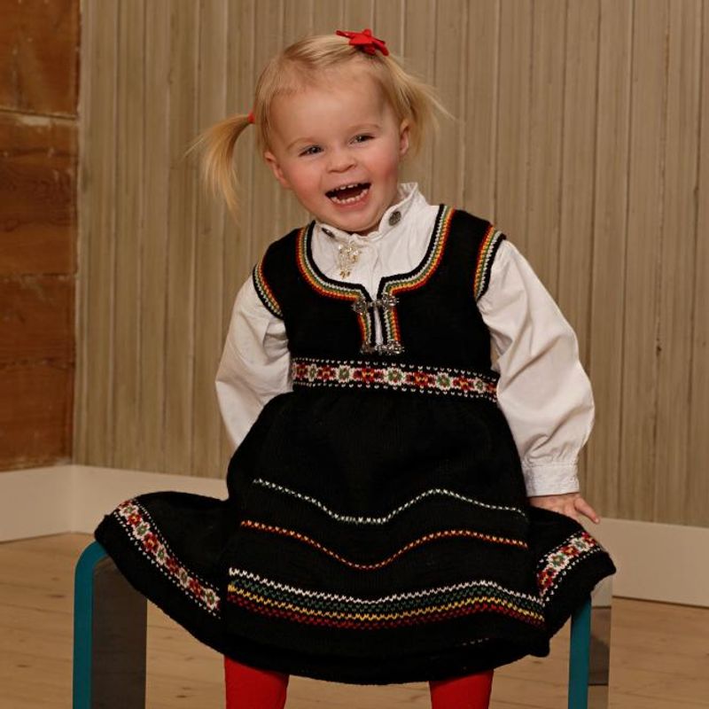 Baby 21 - Festdrakter 